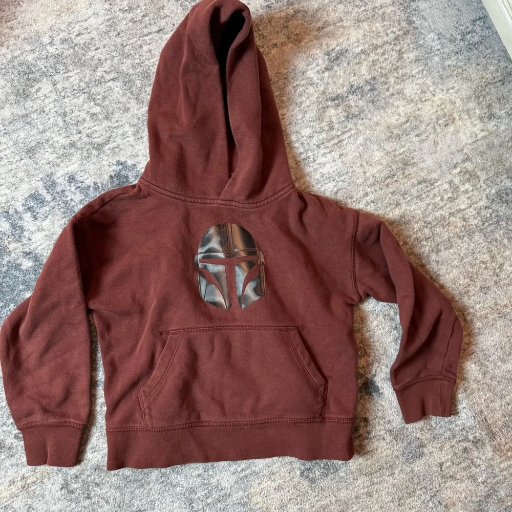 Gap Kids Star‎ Wars Mandalorian Hoodie Burgundy Brown Metallic Helmet Size S 6-7